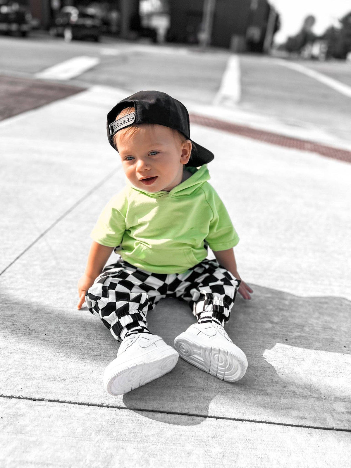 BLACK & WHITE CHECKERED • CARGO SWEATPANTS: 12/18m