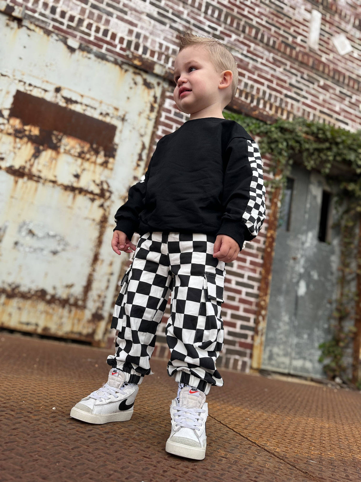 BLACK & WHITE CHECKERED • CARGO SWEATPANTS: 12/18m