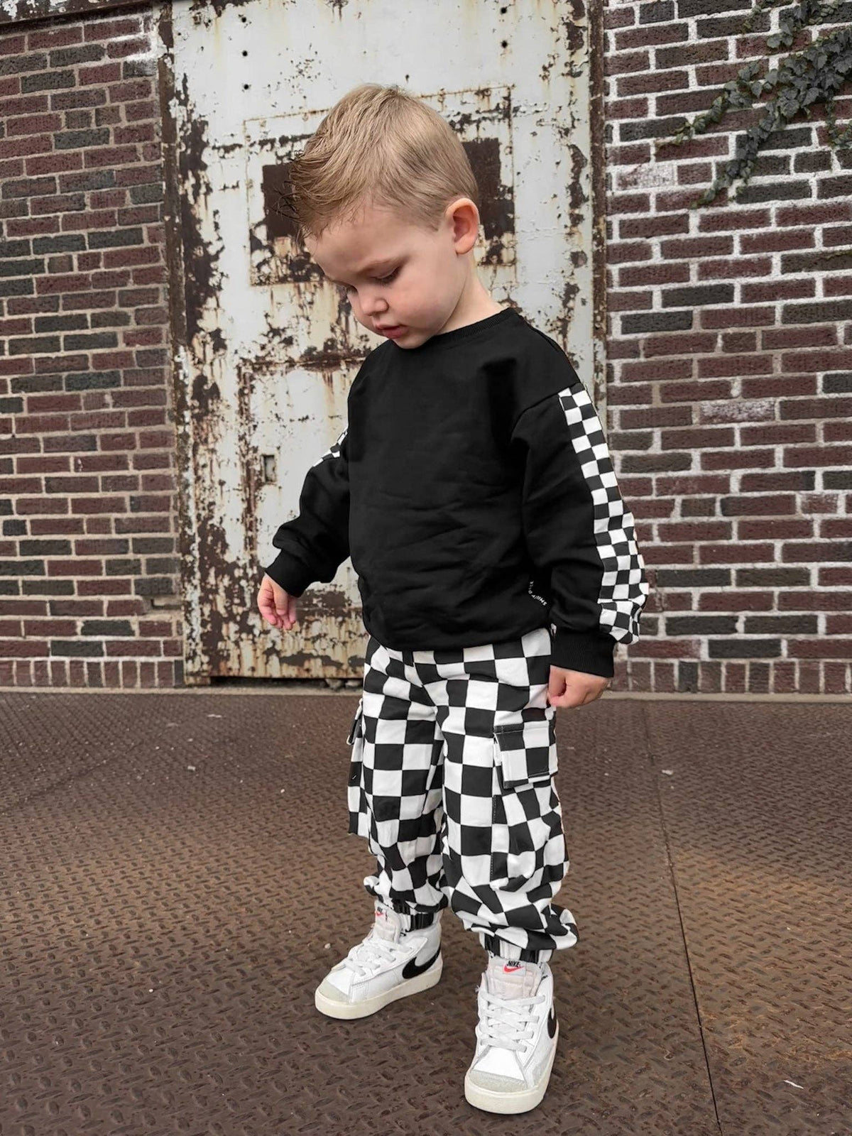 BLACK & WHITE CHECKERED • CARGO SWEATPANTS: 12/18m
