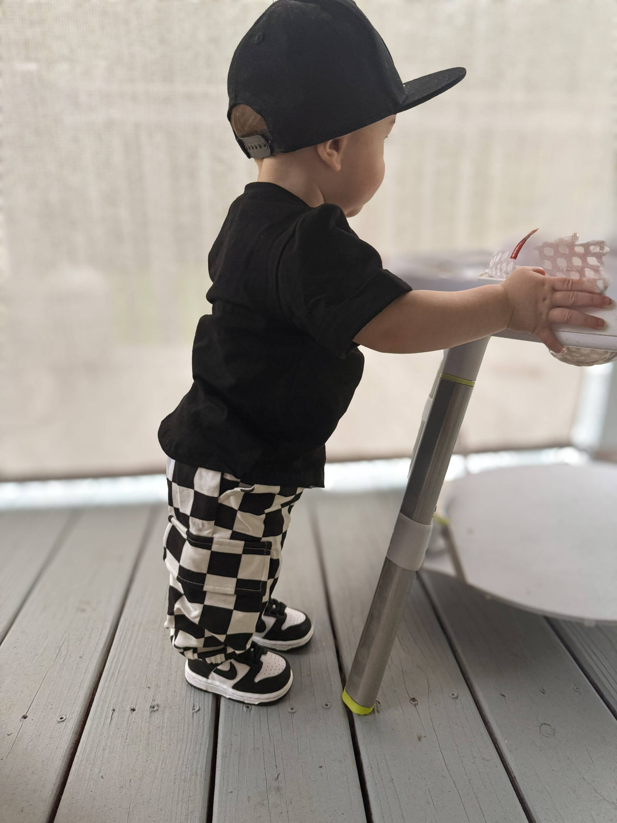 BLACK & WHITE CHECKERED • CARGO SWEATPANTS: 12/18m